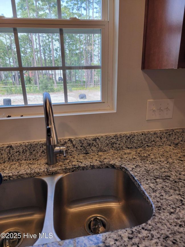 Stainless Sink/Faucet | Image 8