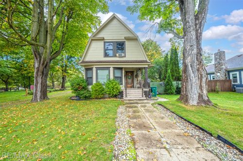 332 Broadway, Davisburg, MI, 48350-2516 | Card Image