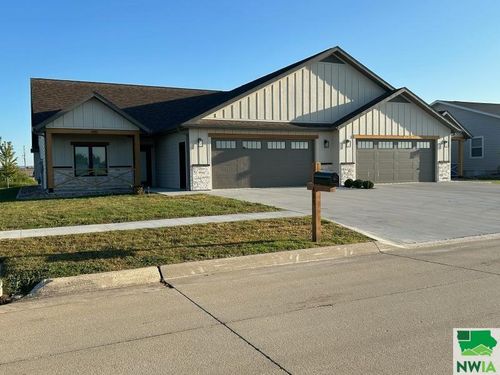 485 Larkspur Way, Sheldon, IA, 51201-8579 | Card Image
