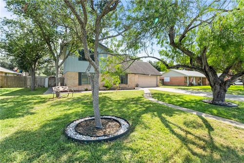 607 E 11th St, Bishop, TX, 78343-3011 | Card Image