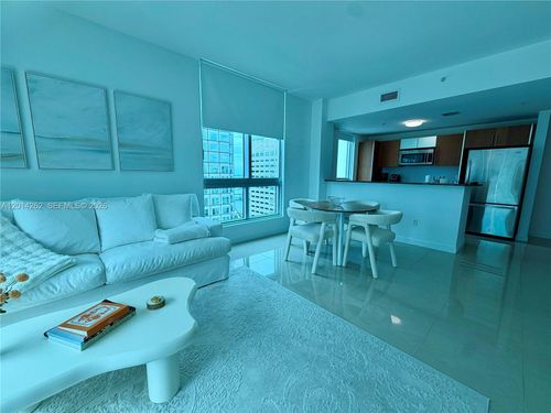 t3701-300 S Biscayne Blvd, Miami, FL, 33131-5312 | Card Image