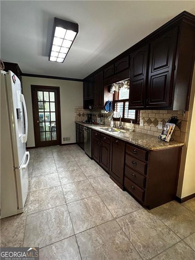3970 Governors Cir, House other with 5 bedrooms, 4 bathrooms and null parking in Loganville GA | Image 6