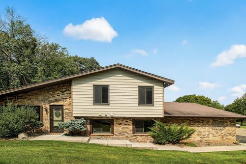 1010 Zanzibar Ln N, Plymouth, MN, 55447-3140 | Card Image