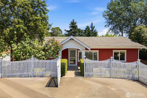 10032 30th Ave Sw, Seattle, WA, 98146-3720 | Card Image