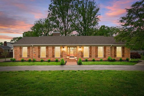 303 Deepwood Dr, Hopkinsville, KY, 42240-1219 | Card Image