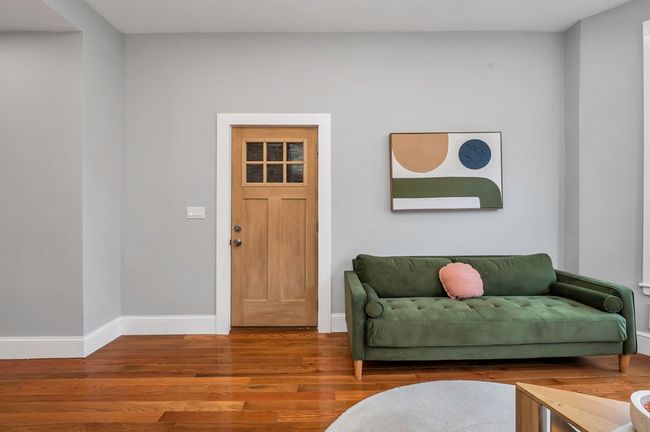 APT-1 - 162 W Concord St, Condo with 2 bedrooms, 2 bathrooms and 1 parking in Boston MA | Image 4