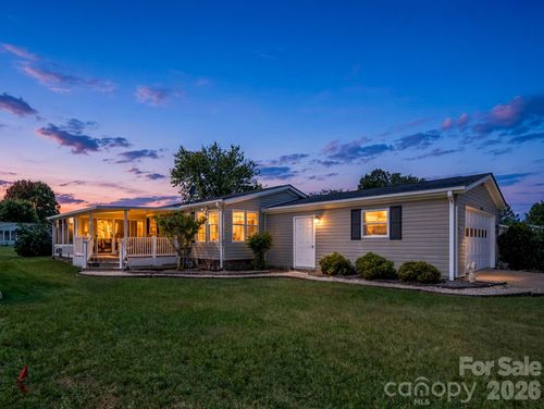 528 Riverwind Dr, Hendersonville, NC, 28739-7307 | Card Image
