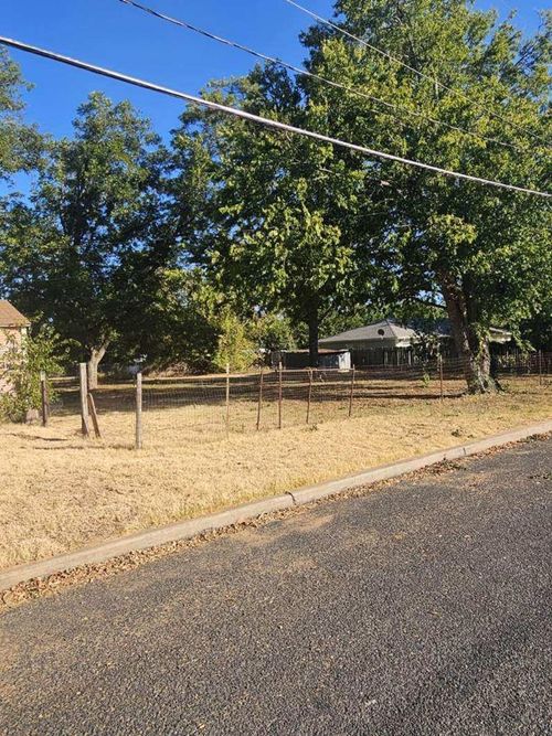 10br-907 N Crockett St, Fredericksburg, TX, 78624 | Card Image