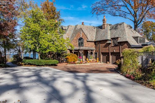 13904 Edgewater Dr, Lakewood, OH, 44107-1416 | Card Image