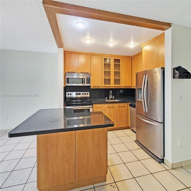 APT-211 - 8950 Ne 8 Th Ave, Condo with 2 bedrooms, 2 bathrooms and null parking in Miami FL | Image 6