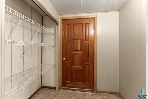 1105 N Kiwanis Ave, Sioux Falls, SD, 57104-1046 | Card Image
