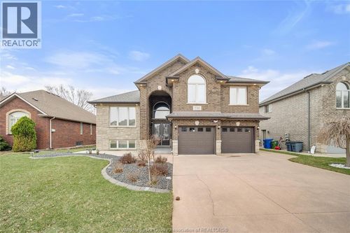 2311 Glenwood Ave, Windsor, ON, N9E3X7 | Card Image