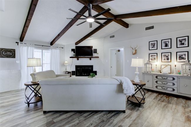400 N Brazos, House other with 3 bedrooms, 2 bathrooms and null parking in Granger TX | Image 7