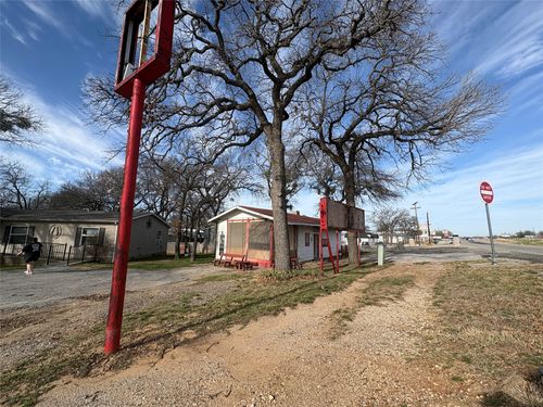 100 Live Oak St Street, Sanctuary, TX, 76020 | Card Image