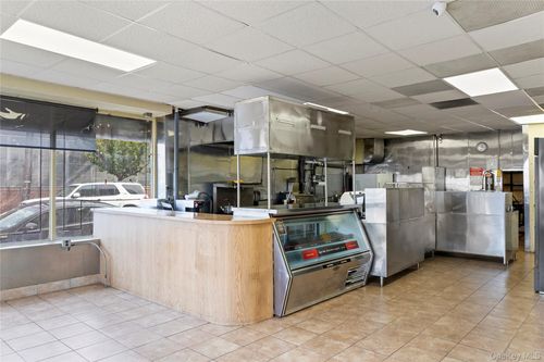 9 34th Ave, Astoria, NY, 11106-4905 | Card Image