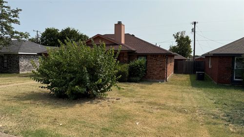 853 W Wintergreen Road, Lancaster, TX, 75134 | Card Image
