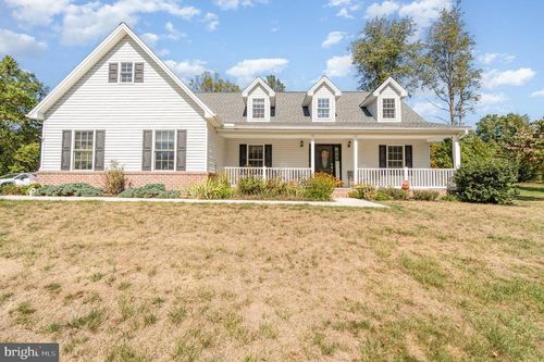 735 Hunt Meadow Dr, DAUPHIN, PA, 17018-9486 | Card Image