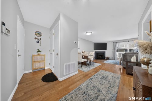 b3-3 Oakwood Ave, Norwalk, CT, 06850-1326 | Card Image