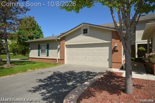 5748 Drake Hollow Dr W, West Bloomfield, MI, 48322-4722 | Card Image
