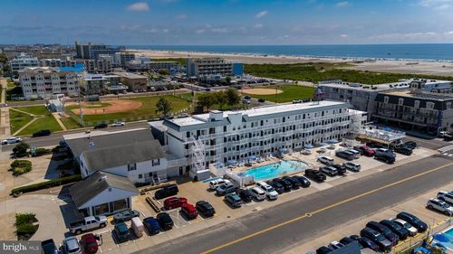 100-6109 Atlantic Ave, Wildwood, NJ, 08260-4101 | Card Image