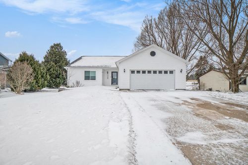 3155 Greenfield Dr, Petoskey, MI, 49770-9713 | Card Image