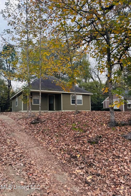 105 Melrose Ave, Natchez, MS, 39120-4006 | Card Image