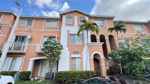 104-18-17650 Nw 73rd Ave, Hialeah, FL, 33015-6230 | Card Image