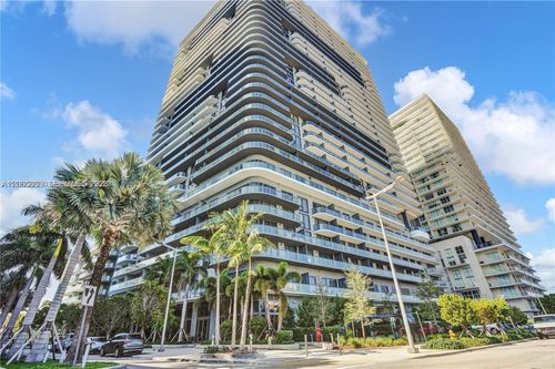 2215-121 Ne 34th St, Miami, FL, 33137-3880 | Card Image