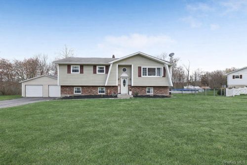 65 Maureen Dr, Middletown, NY, 10940-6676 | Card Image