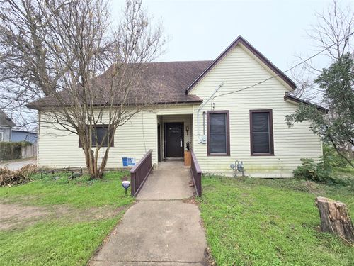 322 Capps St, Marlin, TX, 76661-2306 | Card Image