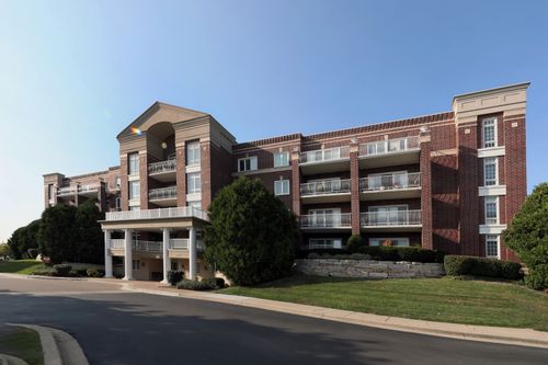 apt-305-7021 W Touhy Ave, Niles, IL, 60714-4398 | Card Image