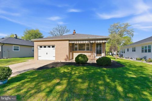 7 Saint Eustatius St, Toms River, NJ, 08757-4238 | Card Image