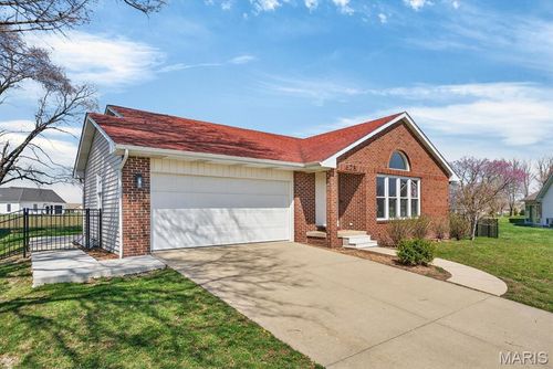 625 Christopher Ln, New Baden, IL, 62265-2002 | Card Image