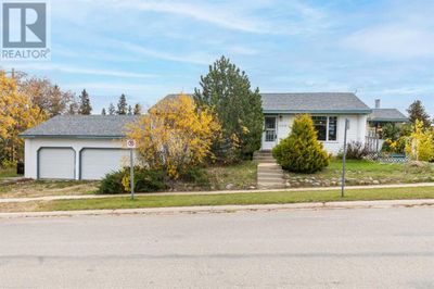 5001 51 St, House other with 4 bedrooms, 2 bathrooms and 3 parking in Kitscoty AB | Image 1