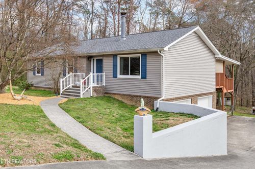 100 Pioneer Drive, Clinton, TN, 37716 | Card Image