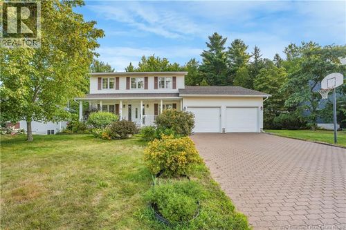 33 Howe Cres, Oromocto, NB, E2V2S1 | Card Image