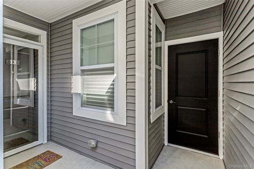 13-13 Seasons Way, Dix Hills, NY, 11746-6236 | Card Image