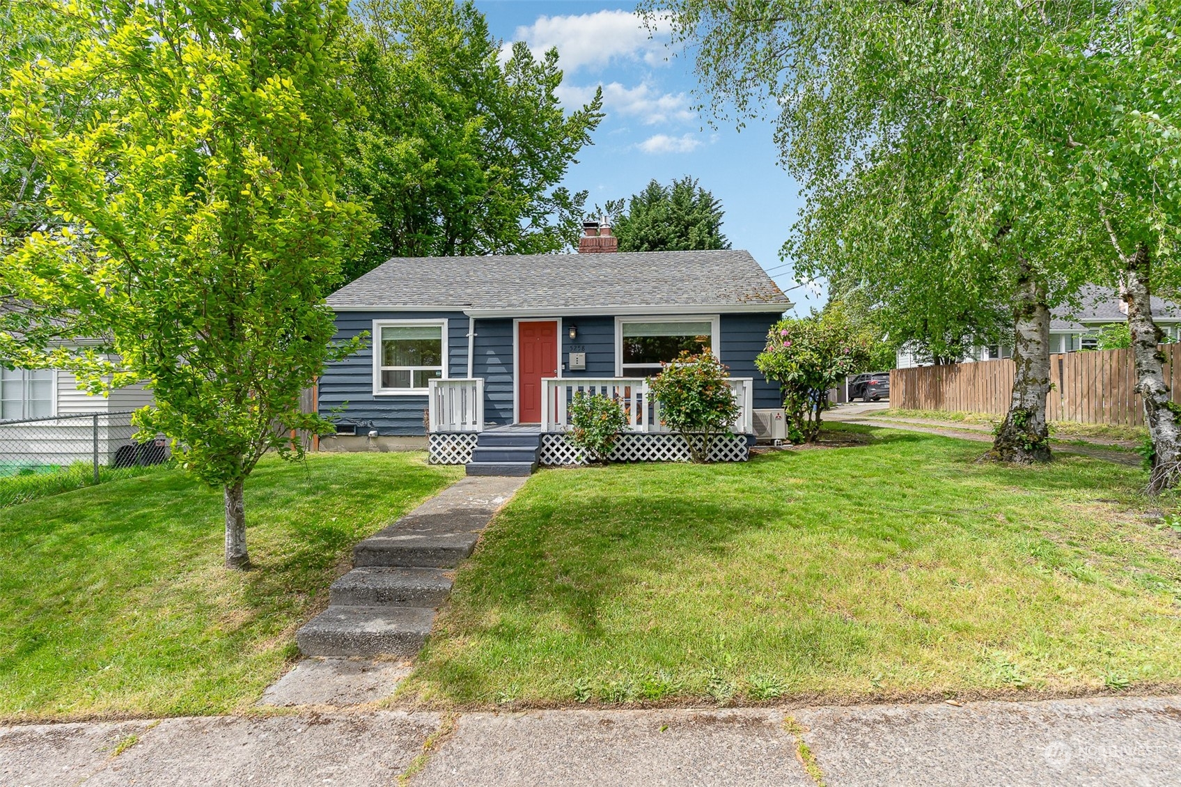 Cloverdale Pl, Seattle, WA 98118