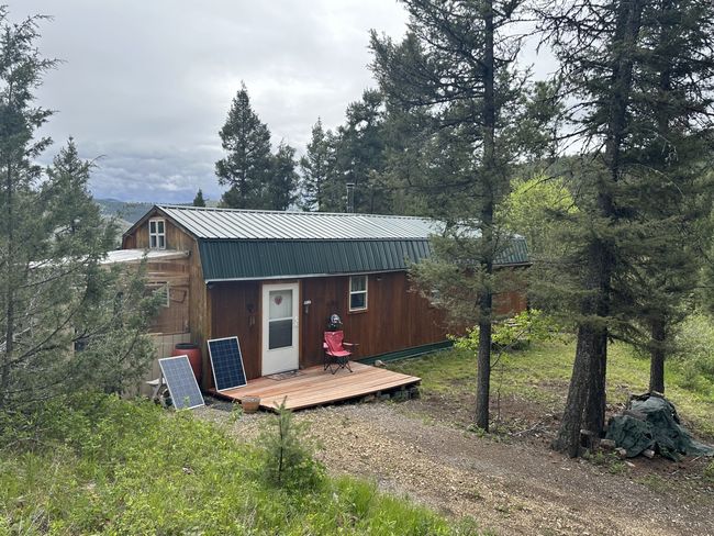 Front of cabin | Image 4