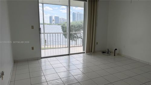 p210-3000 Marcos Dr, Aventura, FL, 33160-2543 | Card Image