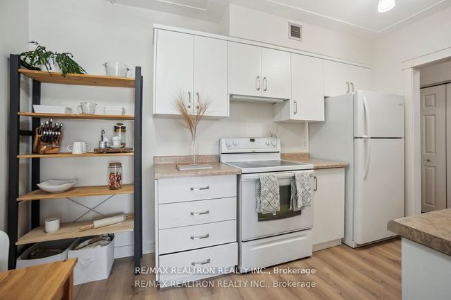 605 - 10 Woodman Dr S, Condo with 1 bedrooms, 1 bathrooms and 1 parking in Hamilton ON | Image 6