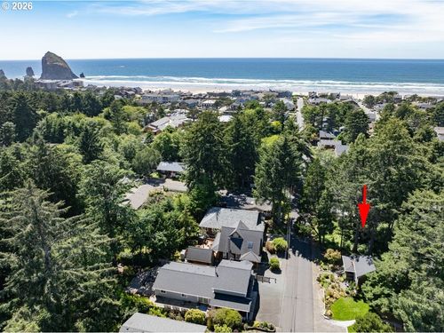 216 E Harrison St, Cannon Beach, OR, 97110-3031 | Card Image