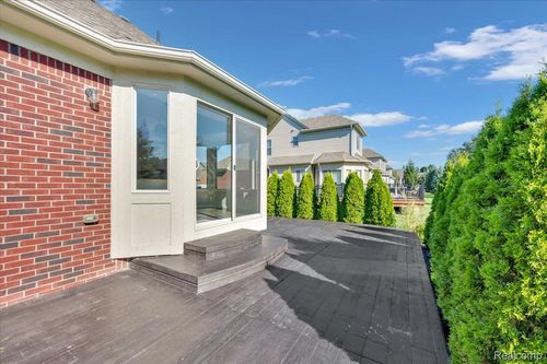99-50088 Watling St, Shelby Township, MI, 48317-2395 | Card Image