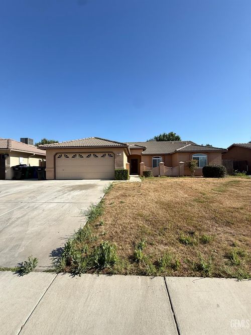 421 Karla St, Shafter, CA, 93263-2335 | Card Image