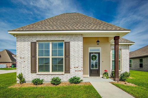129 Villa Dr, Thibodaux, LA, 70301-8438 | Card Image