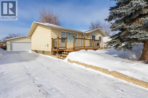 3004 48 Ave, Lloydminster, SK, S9V1C6 | Card Image