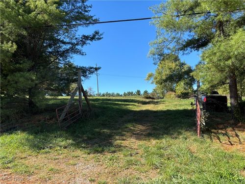 935 Hopewell Rd S, Hopewell, OH, 43746-9727 | Card Image