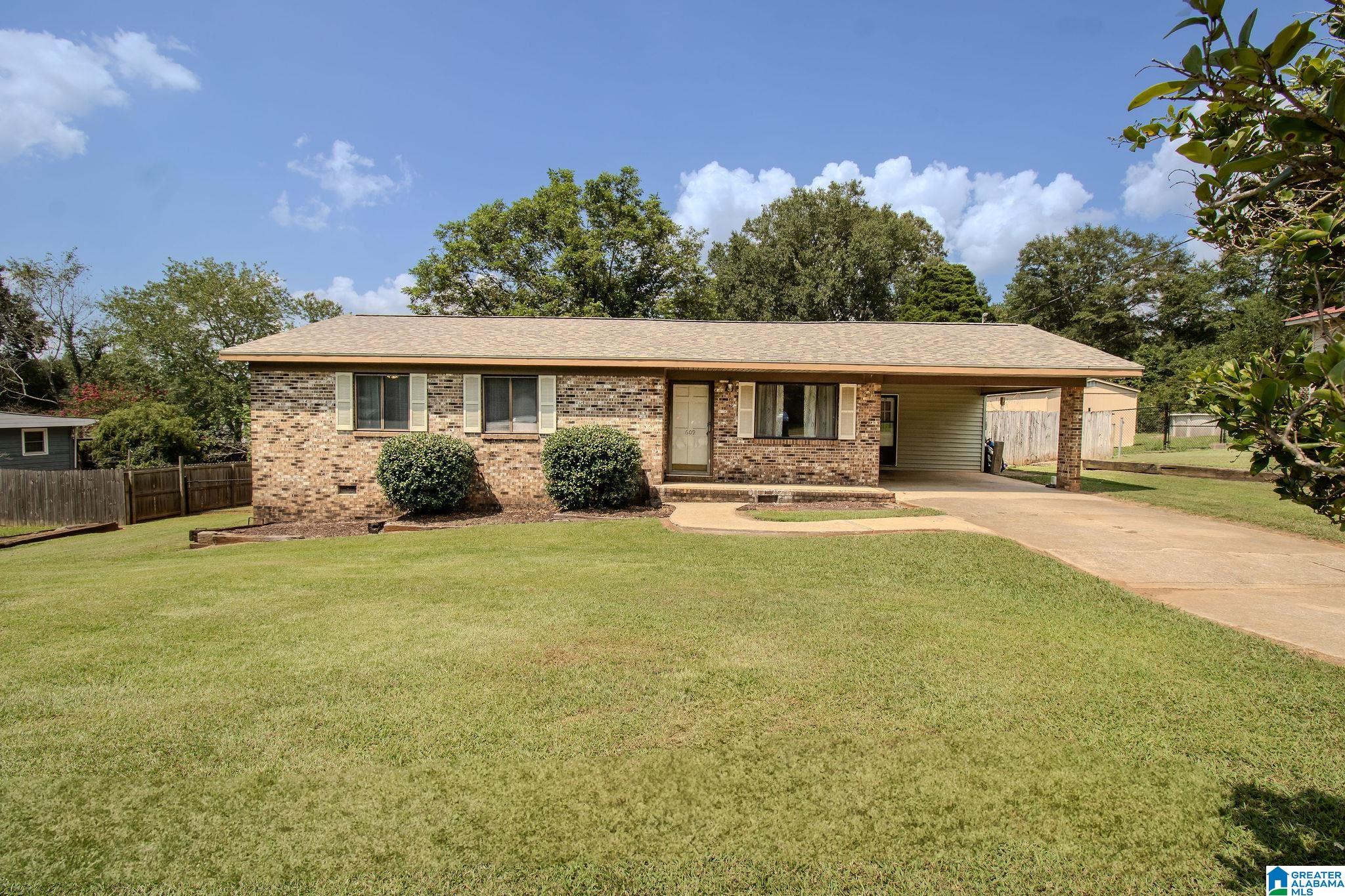Douglas St, Oxford, AL 36203