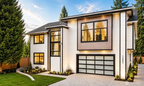 12642 Ne 80th St, Kirkland, WA, 98033-8211 | Card Image