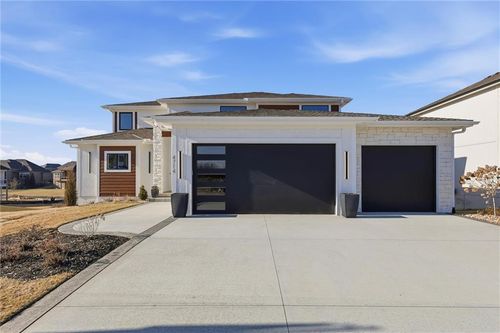 4714 Nw Sienna Rdg, Riverside, MO, 64150-7851 | Card Image